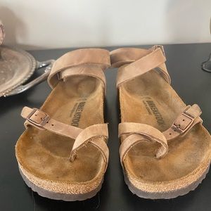 EUC Birkenstock Yara sandals with leather upper. Size 38 or womens 7